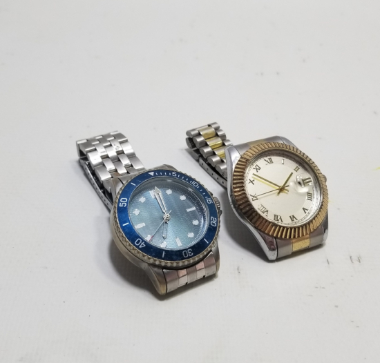 İKİ ADET KOL SAATİ