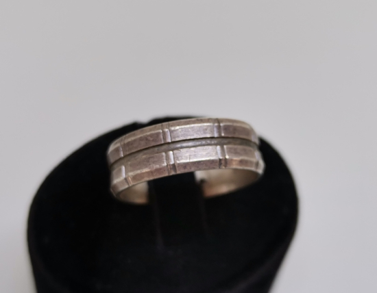 KABARTMA İŞÇİLİKLİ GÜMÜŞ ALYANS YÜZÜK