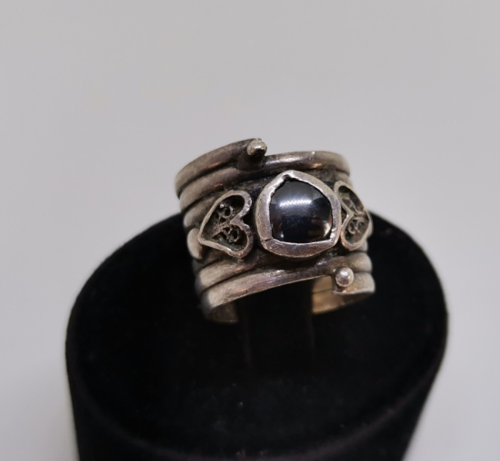 KABARTMA İŞÇİLİKLİ ÖZEL YAPIM DOĞAL TAŞLI GÜMÜŞ YÜZÜK