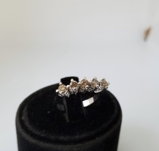 BEŞTAŞ MODEL PIRLANTA TAŞLI YÜZÜK