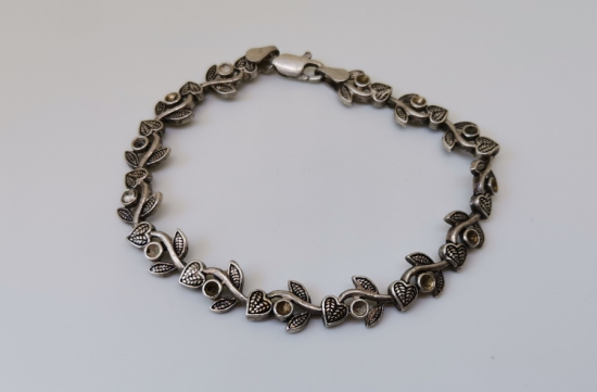 KABARTMA İŞÇİLİKLİ GÜMÜŞ BİLEKLİK