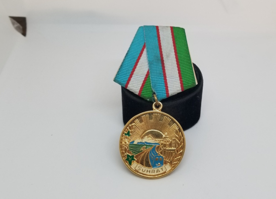 ÜZERİ AY YILDIZ FİGÜRLÜ VE MİNE İŞÇİLİKLİ ORİJİNAL ASKISIYLA ALTIN KAPLAMA RUS MADALYA