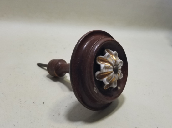 AHŞAP ÜZERİ ALTIN VERMEYLİ PORSELEN APLİKLİ OSMANLI DÖNEMİ NADİR KAPI KOLU