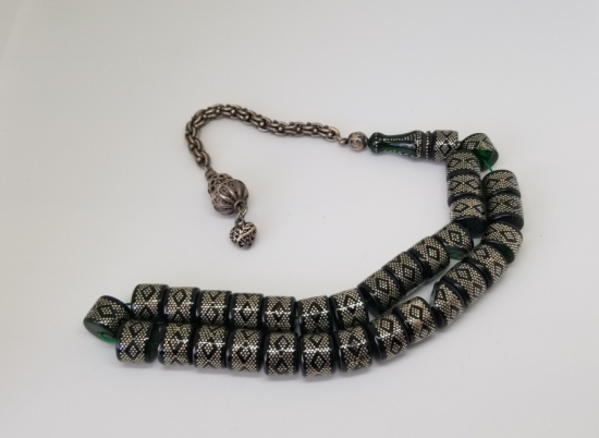 GÜMÜŞ ÇAKMA İŞÇİLİKLİ VE GÜMÜŞ PÜSKÜLLÜ ATEŞ KEHRİBARI TESPİH