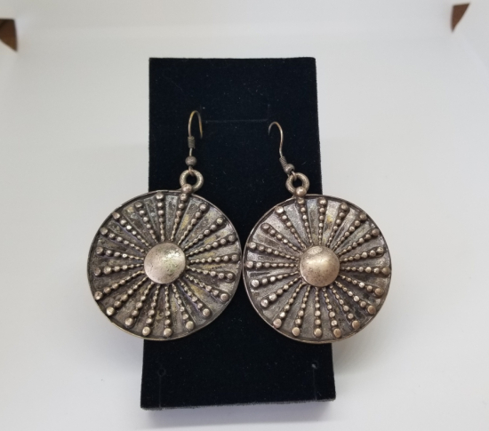 KABARTMA İŞÇİLİKLİ BİJUTERİ KÜPE