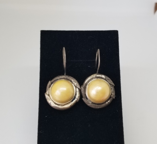 ÜZERİ İNCİ FORMLU BİJUTERİ KÜPE