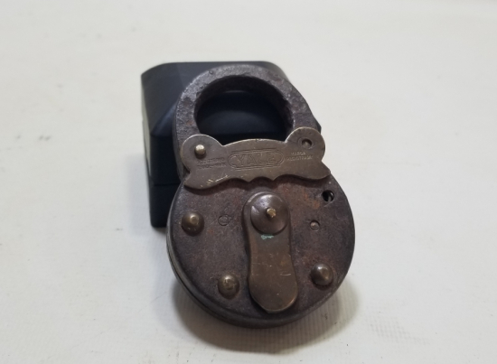 YALE MARKA ANTİKA KİLİT