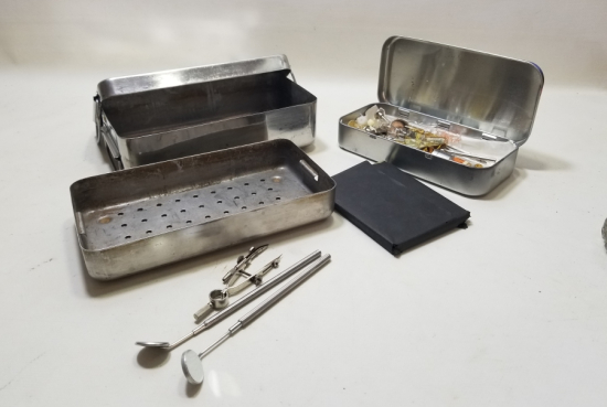 STERİLİZASYON KAPLARI VE ALETLERİYLE ANTİKA DİŞÇİ TAKIMI