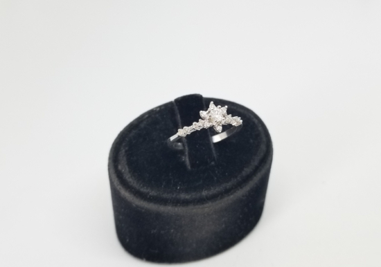 YILDIZ FORMLU PIRLANTA TAŞLI TEKTAŞ YÜZÜK