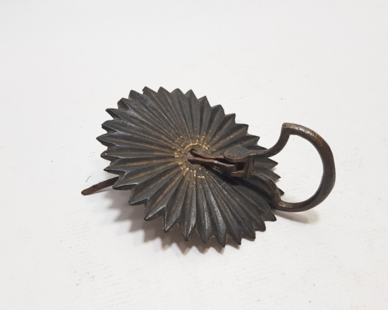 OSMANLI DÖNEMİ SALTANAT ŞEMSESİ FORMLU NADİR BRONZ KAPI TUTMACI