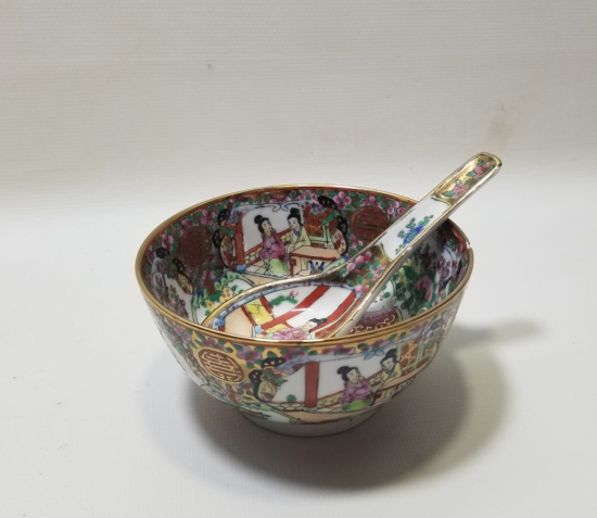 UZAKDOĞU YAPIMI PORSELEN KASE VE KAŞIK