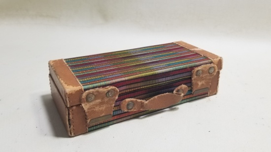 BAVUL FORMUNDA YAPILMIŞ ANTİKA MİNİ TESPİH KUTUSU