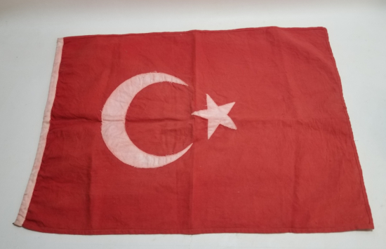 CUMHURİYET BAŞLARI KÖK BOYA İŞÇİLİKLİ EL YAPIMI ANTİKA BAYRAK