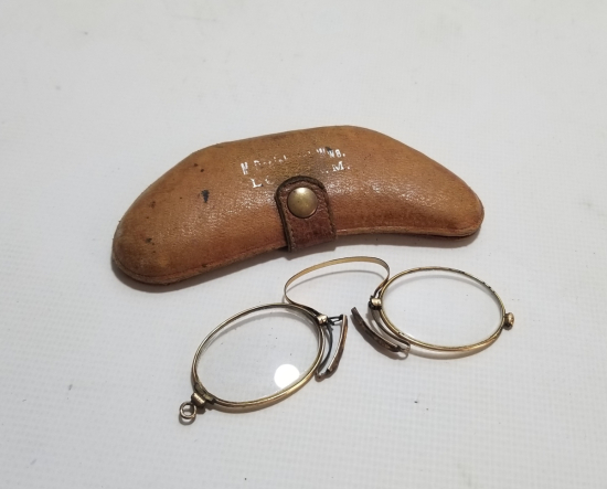 ORJİNAL DERİ KILIFINDA OSMANLI DÖNEMİ ALTIN KAPLAMA TÜCCAR GÖZLÜĞÜ