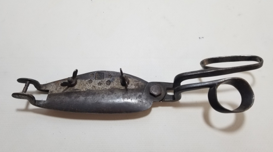 USTA DAMGALI VE TARİHLİ OSMANLI DÖNEMİ NADİR HEREKE HALI MAKASI