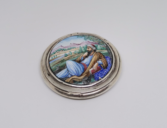 ÜZERİ EL BOYAMA İŞÇİLİKLİ ANTİKA GÜMÜŞ PUDRALIK