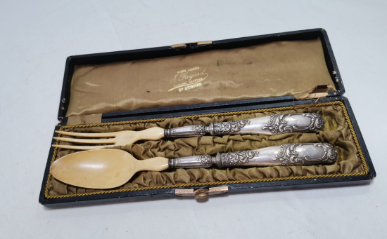 ORİJİNAL KUTUSUNDA ANTİKA GÜMÜŞ VE FİLDİŞİ SERVİS KAŞIK ÇATALI