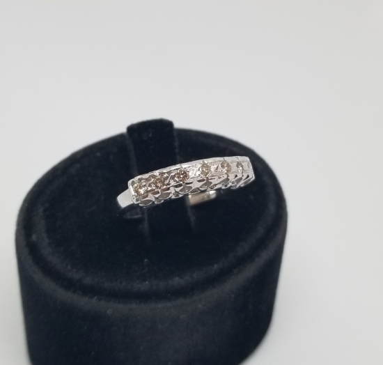 YEDİ TAŞ BULUNAN PIRLANTA YÜZÜK