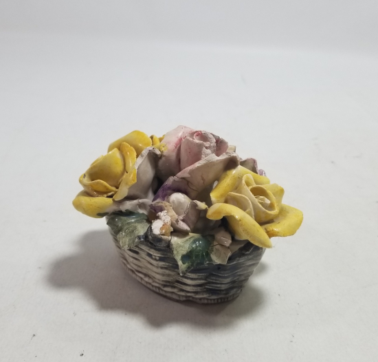 ÇİÇEK BUKETİ FORMUNDA YAPILMIŞ ANTİKA MASA ÜSTÜ PORSELEN BİBLO