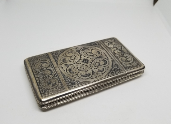 NADİR TİPTE ÖZEL YAPIM KALEM İŞÇİLİKLİ VE KİBRİT GÖZLÜ ANTİKA GÜMÜŞ SİGARA TABAKASI