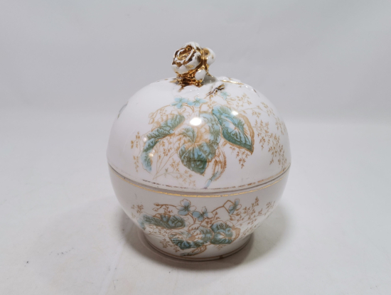 ÜZERİ ALTIN VARAKLI ANTİKA KAPAKLI BONBONİYER