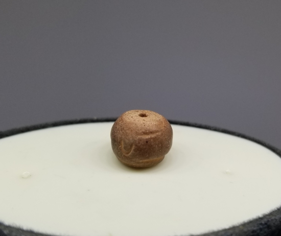 ÜZERİNDE ESMAÜL HÜSNA YAZILI OSMANLI DÖNEMİ KABE TOPRAĞINDAN YAPILMIŞ TESPİH HABBESİ