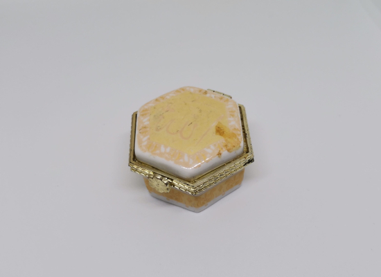 ÜZERİ ALLAH YAZILI KAPAKLI MÜCEVHER KUTUSU