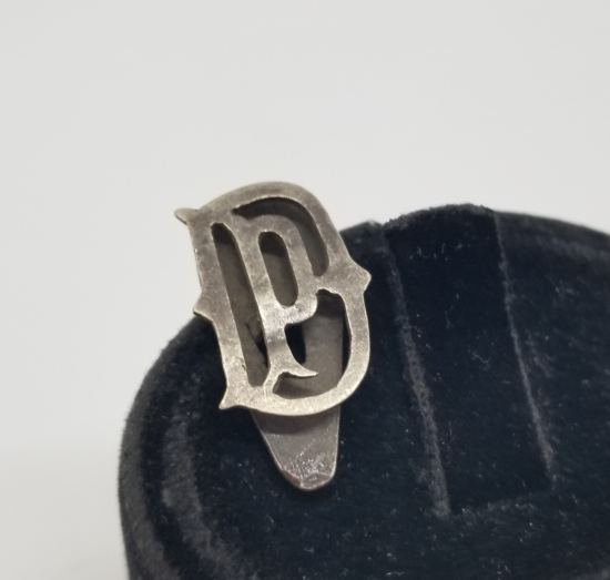 EL YAPIMI ANTİKA GÜMÜŞ POSTACI ROZETİ