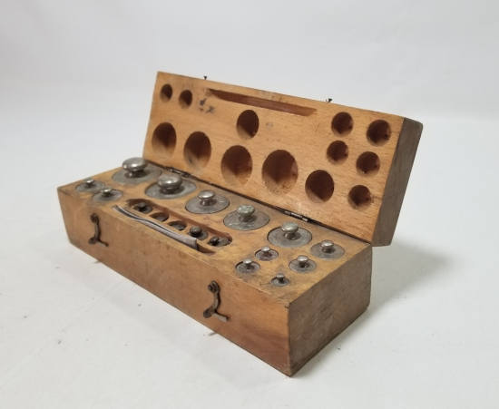 ORİJİNAL AHŞAP KUTUSUNDA ANTİKA DİRHEM TAKIMI