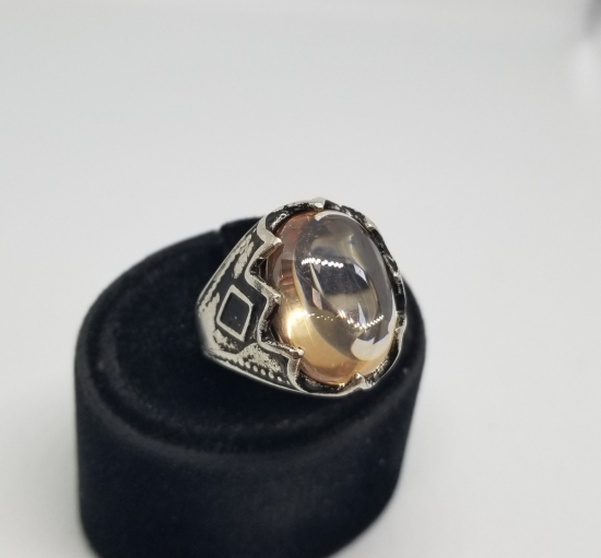 DOĞAL TAŞLI VE KABARTMA İŞÇİLİKLİ GÜMÜŞ YÜZÜK