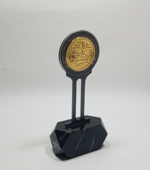 FATİH SULTAN MEHMED TARAFINDAN BASTIRILAN İLK PARA GÖRSELLİ DARPHANE'NİN KURULUŞUNUN 500. YILI ANISINA YAPILMIŞ MASA ÜSTÜ OBJE