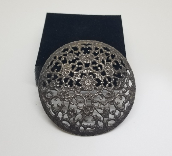 OSMANLI DÖNEMİ TESTERE VE KABARTMA İŞÇİLİKLİ GÜMÜŞ BROŞ