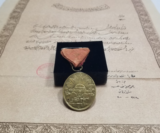 ORİJİNAL KURDELASIYLA ESKİ YAZI İSTİKLAL SAVAŞI MADALYASI