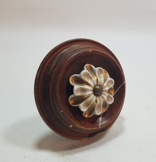 AHŞAP ÜZERİ ALTIN VERMEYLİ PORSELEN APLİKLİ OSMANLI DÖNEMİ NADİR KAPI KOLU