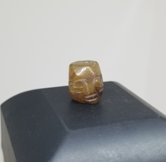 ÜZERİNDE SURET GÖRSELİ BULUNAN BÜYÜK BOY UZAKDOĞU YEŞİM KOLYE HABBESİ