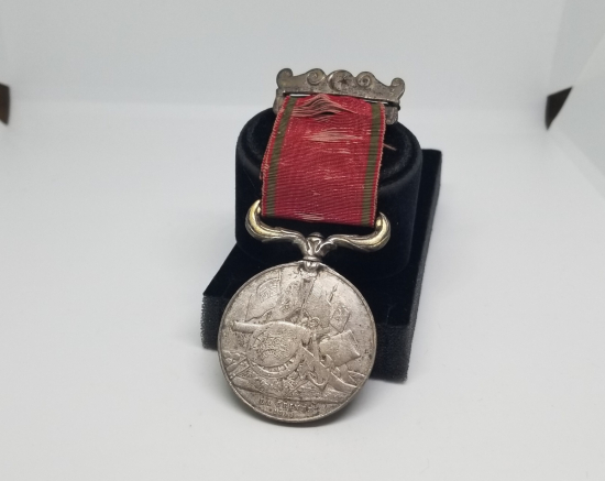 ORİJİNAL ALTI KÖŞELİ OSMANLI AY YILDIZLI ASKISI VE ORİJİNAL İPEK KURDELASIYLA OSMANLI TİPİ GÜMÜŞ KIRIM MADALYASI