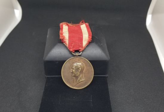 ORİJİNAL ASKISINDA NADİR 10. YIL MADALYONU