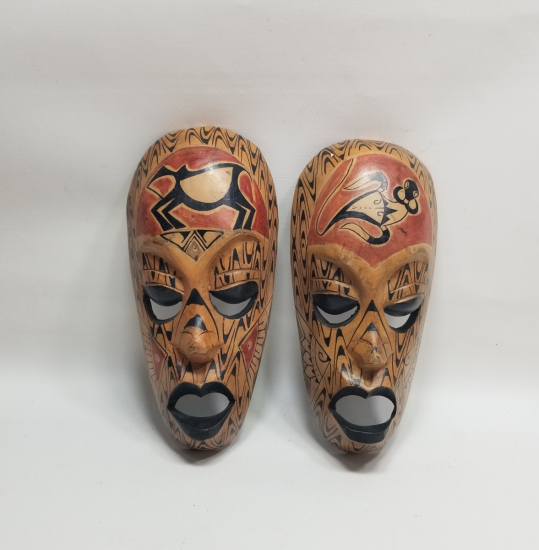 İKİ ADET EL YAPIMI AHŞAP AFRİKA MASK