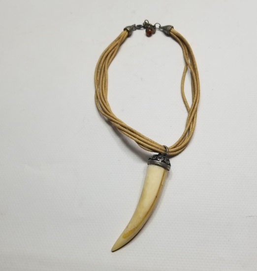 UZAKDOĞU YAPIMI KAPLAN DİŞİ KOLYE