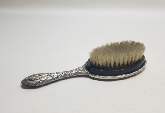 KABARTMA İŞÇİLİKLİ ANTİKA GÜMÜŞ ELBİSE FIRÇASI