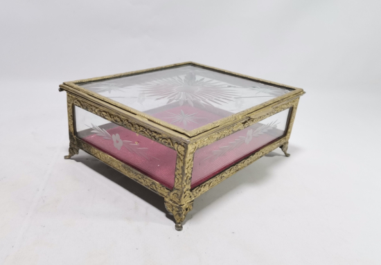 BÜYÜK BOY ANTİKA KAPAKLI TEŞHİR KUTUSU