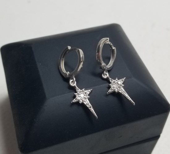 PIRLANTA TAŞLI ÖZEL YAPIM KÜPE