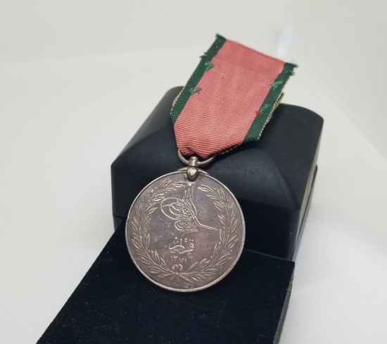 ORİJİNAL KURDELASIYLA OSMANLI TİPİ GÜMÜŞ KIRIM MADALYASI