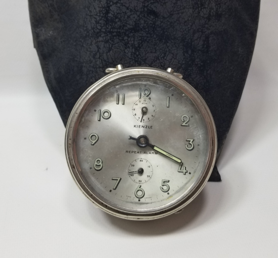 HALİYLE KONDİSYONDA KURMALI ANTİKA MASA SAATİ