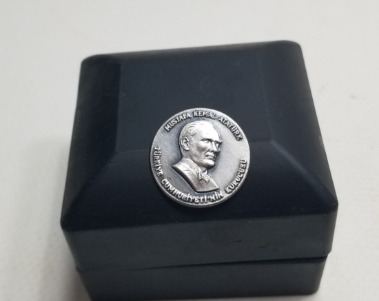 ANTİKA GÜMÜŞ ATATÜRK ROZETİ