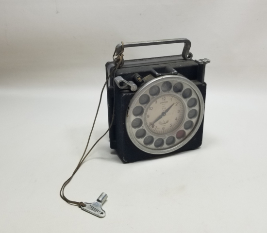 ÇALIŞIR DURUMDA ORİJİNAL ANAHTARIYLA ÇOK NADİR GÜVERCİN YARIŞ SAATİ