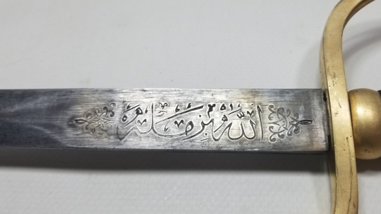 ÜZERİNDE SAHİBİNİN ADININ YAZILI OLDUĞU OSMANLI DÖNEMİ ALLAH BİZİMLE YAZILI ORİJİNAL KININDA TOPÇU SUBAY KILICI