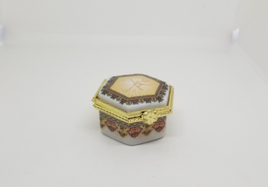 ÜZERİ YAZILI ANTİKA PORSELEN MÜCEVHER KUTUSU