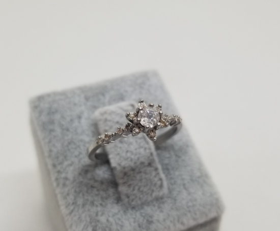 YILDIZ FORMLU PIRLANTA TAŞLI TEKTAŞ YÜZÜK