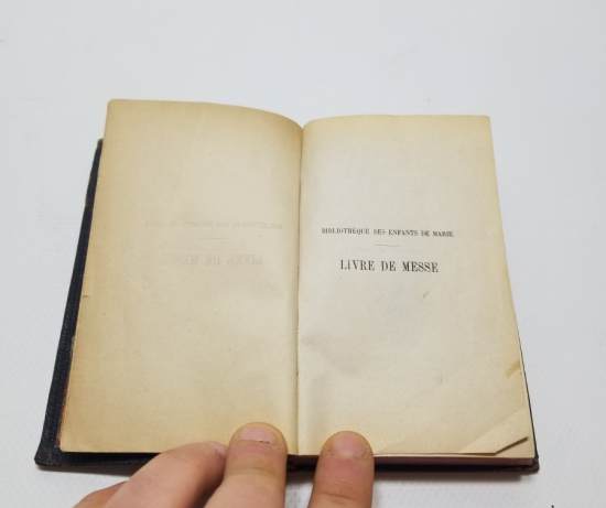 1874 TARİHLİ DERİ CİLTLİ ANTİKA İNCİL